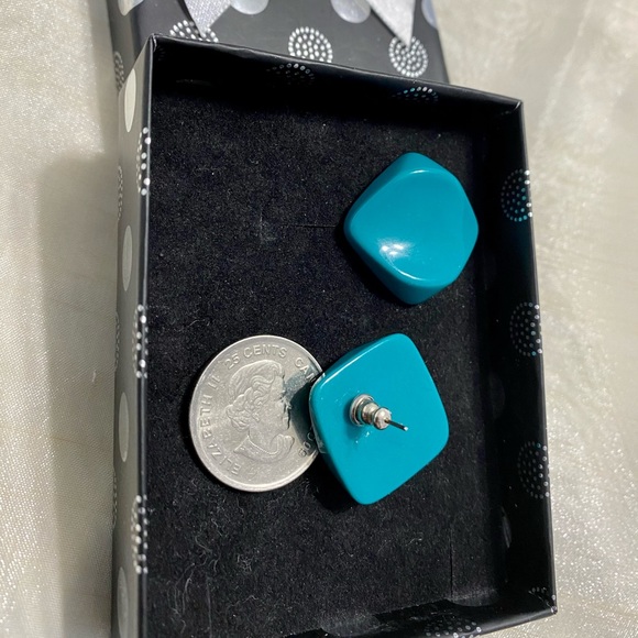 Earrings $7.00 each pair - Picture 6 of 7